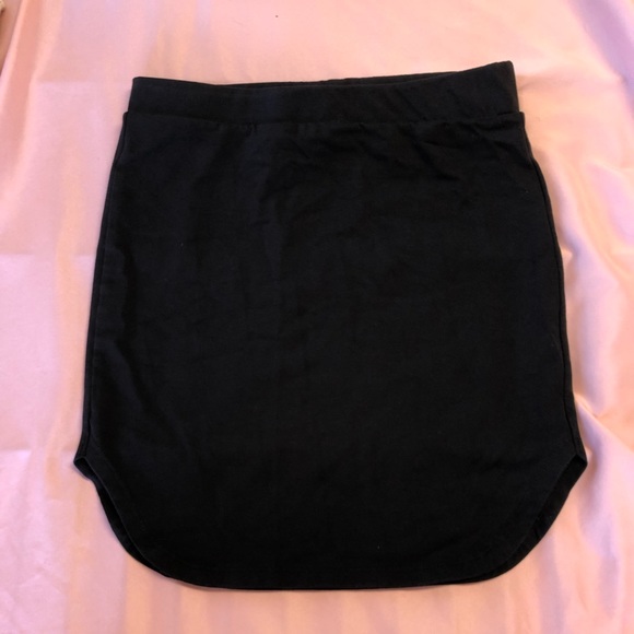 F21 Dolphin Hem Skirt - Picture 2 of 4